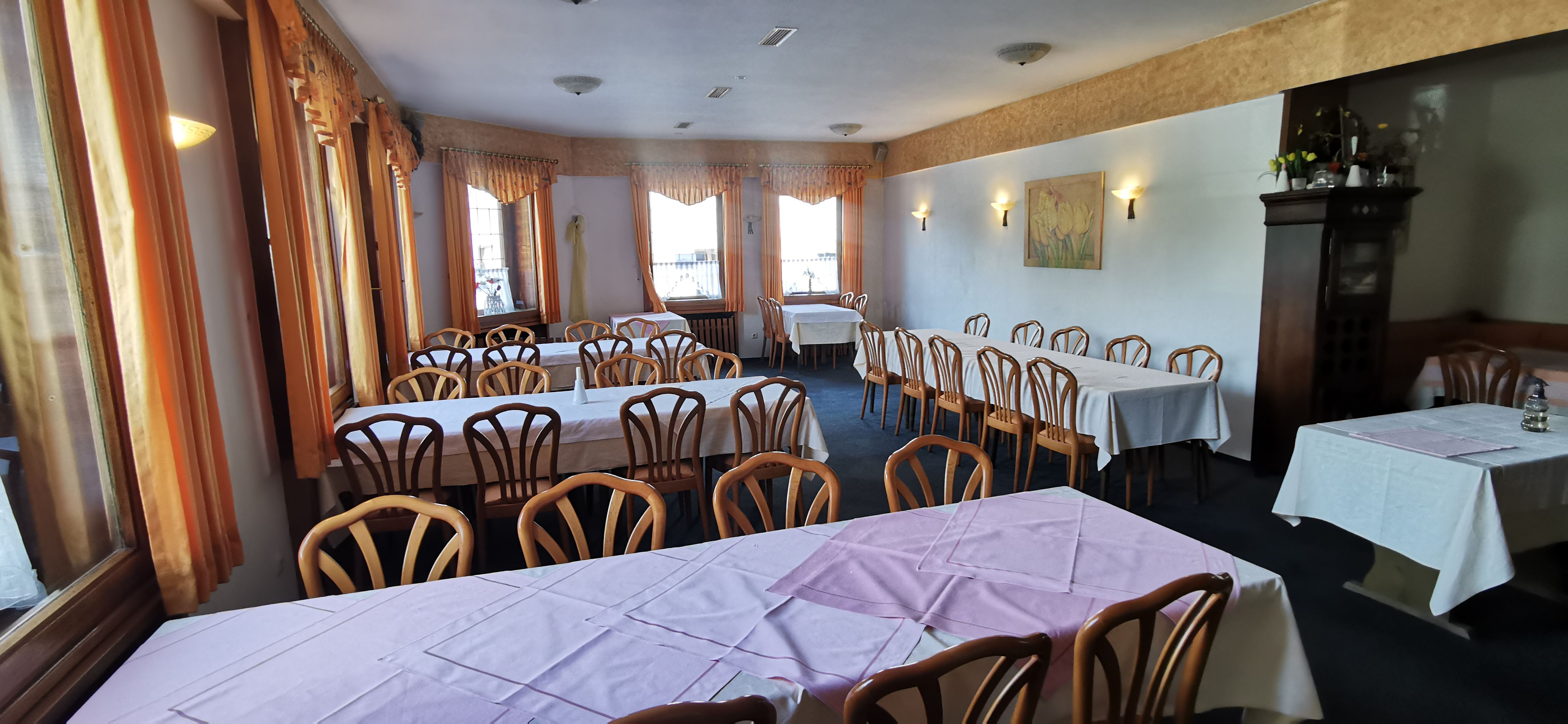 Saal mit 60 Sitzplätzen